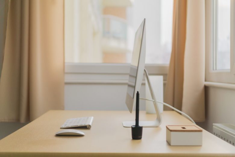 minimalizm kontra produktywność puste biurko