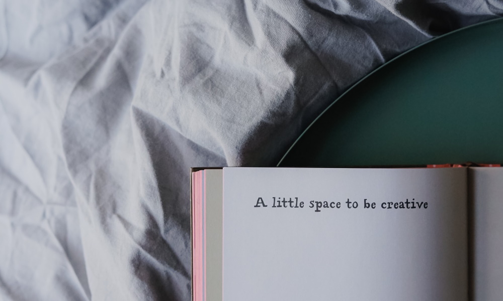zeszyt z napisem "a little space for creativity"